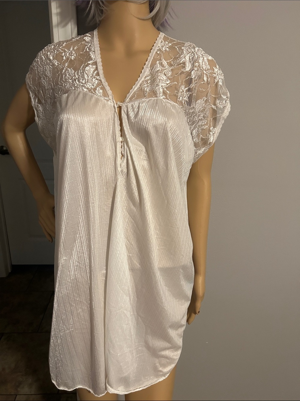 Lady Cameo Vintage Elegant White Lace-Yoke Satin Short Nightdress / Dress